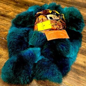 NWT Etro Milano opossum Fur Silk Scarf Deep Green Embossed Paisley